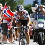 　ツール・ド・フランスは7月23日、アンブリュンからラルプデュエズまでの210.5kmで第17ステージが行われ、スペインのカルロス・サストレ（33＝CSC）が2位に2分03秒差をつけて独走優勝。チームメートで総合1位のフランク・シュレック（28＝ルクセンブルク）は2分13秒遅