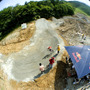 　7月26日（土）、長野県白馬八方尾根スキー場でMTB/BMXのコースを建設するイベント“Red Bull Digger（レッドブル・ディガー）”が開催され、コース完成を記念する走行イベントが行われた。