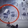 走行中の車がいきなり空に!?…中国で起こった謎の現象が怖いと話題に