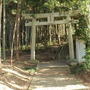 登山口は丸山神社の入口。近くにはゲートボールを楽しむお年寄りの姿が