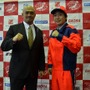 オールジャパン・プロレスリングの秋山準社長（左）