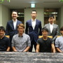 前列左から長谷川太郎氏、村山智彦選手、野崎雅也　選手、宇留野純氏