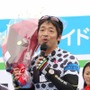 　自転車芸人を自認する、安田大サーカスの団長こと安田裕己が9月19日にサイクリングイベント、TOKYOセンチュリーライドにゲスト出演した。15日にタレントの岩田さちとの結婚報告を行ったばかりだけに、同じゲストやイベント参加者に「おめでとう」の声をかけられ、舞台