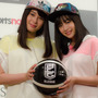 広瀬アリス（左）と広瀬すずがBリーグを応援（2016年5月24日）