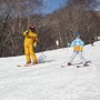 親子でスキーを体験する「ファミリースキーinたんばらスキーパーク」開催