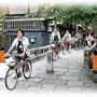 　京都の紅葉スポットを自転車でめぐる「秋の季節限定サイクリング」が京都サイクリングツアープロジェクト（KCTP）の主催で11月20日から始まり、その参加募集を開始した。最大でも12人までの少人数によるサイクリングで、京都を知り尽くしたガイドが自転車で隠れスポッ