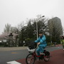 オランダとベルギーの大使館をつなぐサイクリングイベントに参加した自転車愛好家