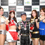 レスポンスチームのドライバー、松田秀士選手（中央）は3位になった