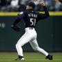 イチローがマリナーズ時代に見せた「レーザービーム」送球をMLB公式ツイッターが特集【写真：Getty Images】