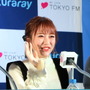 「TOKYO FMホリデースペシャル クラレ“ランドセルは海を越えて”presents 未来へのキックオフ」の公開生放送にゲスト出演した高橋みなみ（2018年1月8日）