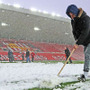 壮絶な大雪で…ホームレスのためにサッカーチームがスタジアムを開放