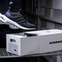 アディダス「UltraBOOST」初期モデルのブラック×ダークパープルを復刻