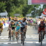 　ツール・ド・フランスは7月5日、ロリアン～ミュールドブルターニュ間の172.5kmで第4ステージが行われ、BMCのカデル・エバンス（34＝オーストラリア）がサクソバンクのアルベルト・コンタドール（28＝スペイン）を制して優勝した。