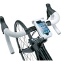 　各種アプリを使用して自転車用アクセサリーとしても活躍しているiPhone。トピークから専用の防水バッグ「フォン　ドライバッグ」にホワイトカラーが加わった。付属のF55フィクサーにより自転車のステムなどに装着可能。ワンタッチで着脱が可能な機能を装備する。バッ