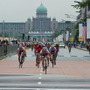 　第32回アジア自転車競技選手権、第19回アジア・ジュニア自転車競技選手権は2月16日、マレーシア・プトラジャヤで男子ジュニアの個人ロードレースが行われ、西村大輝（東京・昭和第一学園高）がゴール勝負を制して優勝。小橋勇利（愛媛・松山工業高）も2位になった。