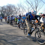 　がまの油汗ながして山道にチャレンジするという「TCF親子ブルベ2012つくば宝探し編」が10月21日に茨城・筑波山で開催される。親子で参加するサイクリングで、今回は坂とクイズに挑んでもらう。対象は小中学生とその保護者。渡された地図を見て、6カ所の宝探しポイント