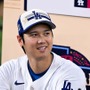 【MLB】大谷翔平とグラスノーが“自撮り”2ショットで満喫　ダービー出場のテオスカーに笑顔でアドバイス「センター方向へ打て」