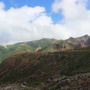 登山中、後ろを振り返ると、美しい山々の姿が目を楽しませてくれる。