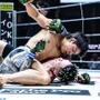 【RIZIN】「右目の上が膨らんでいる……」ヒロヤ、無慈悲の鉄槌で篠塚辰樹にTKO勝ち　左腕を封じた“圧勝劇”にスタンディングオベーション