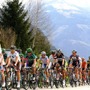 　イタリアで行われる4日間のステージレース、ジロ・デル・トレンティーノが4月16日に隣国オーストリアのリエンツで開幕し、ヨーロッパカーの新城幸也（28）が出場。区間優勝をねらった選手が飛び出して大きなタイム差がついたため、新城は激坂区間で無理することなく7