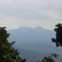 登山道途中にある林道から見た筑波山。加波山から見るとこんな形に見える。