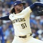 【MLB】ドジャースの大型補強は止まらない？　次なるターゲットはブルワーズのタフネス右腕か……「先発陣の耐久性に懸念」と米メディア