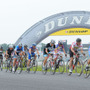 　チームで限定時間内の走行距離を競い合うイベント、筑波10時間耐久サイクリングが8月10日に茨城県下妻市の筑波サーキットで開催され、その参加者を募集している。