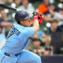 【MLB】“2戦連続決勝打”岡本和真に見られた変化……米記者が指摘した「打席での立ち位置」　捕手寄り、ベース寄りへと調整