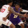 【NBA】プレーオフ敗退のレイカーズ、今オフの補強予想は？「八村塁の残留が最優先事項」と米メディア　歴史的な活躍で手放せない存在に