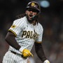 【MLB】大谷翔平の初球スイーパーに手を出して併殺打……満塁のチャンスを潰したタティスJr.に批判の声　公式サイトも「もういい加減にして」