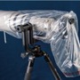 オプテック社のレインスリーブシリーズに「レインスリーブメガ」が追加された。20.3cmから63.5cmまでの全長のカメラとレンズをスッポリと覆い、雨から守る役目を果たす。600mm F4クラスの大口径望遠レンズにも対応していて、ツール・ド・フランスなどを取材するカメラマ