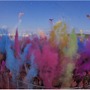 カラーパウダーを浴びて走るランニングイベント「Color Me Rad」