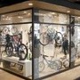 瀬戸内海を渡る「しまなみ海道」サイクリングの新拠点となる「ジャイアントストア尾道」が2014年3月22日、広島県尾道市にオープンした。
