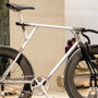 東京サイクルデザイン専門学校卒業制作展には個性的な自転車が並ぶ