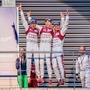 表彰式でジャンプして喜びを表現するウイナーたち。左からトレルイエ、ロッテラー、ファスラー。