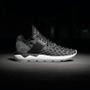 アディダスオリジナルスの「Tubular Runner Snake Primeknit」（1万6,000円）