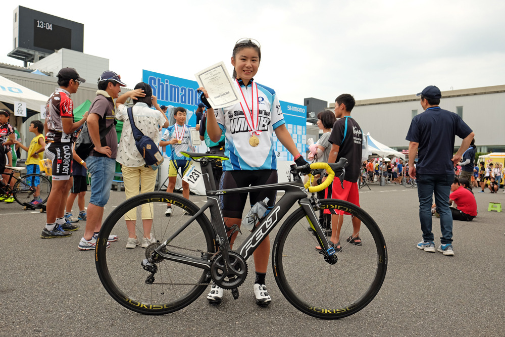 ちゃりん娘所属の太郎田水桜 シマノ鈴鹿ロードレースでwinnerジャージ獲得 Cycle やわらかスポーツ情報サイト