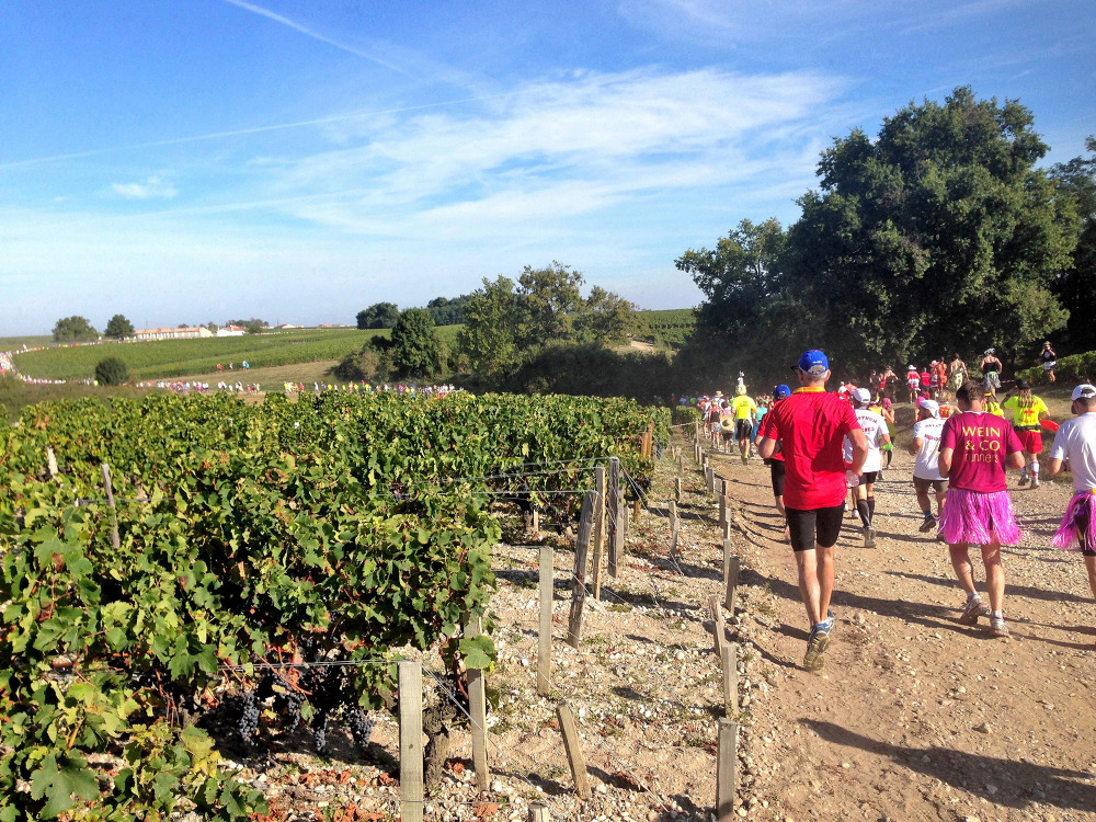 フランス ボルドーを走る メドックマラソン ワインを飲んで仮装して楽しむ Cycle やわらかスポーツ情報サイト フランス ボルドーを走る メドックマラソン ワインを飲んで仮装して楽しむ Cycle やわらかスポーツ情報サイト