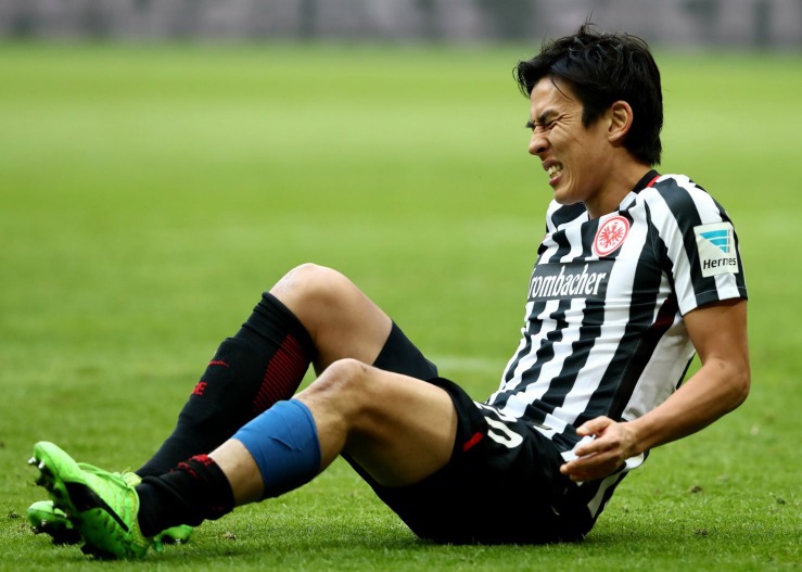 日本代表離脱の長谷部誠 笑顔で手術成功を報告 素晴らしい Uae戦の勝利称える Cycle やわらかスポーツ情報サイト