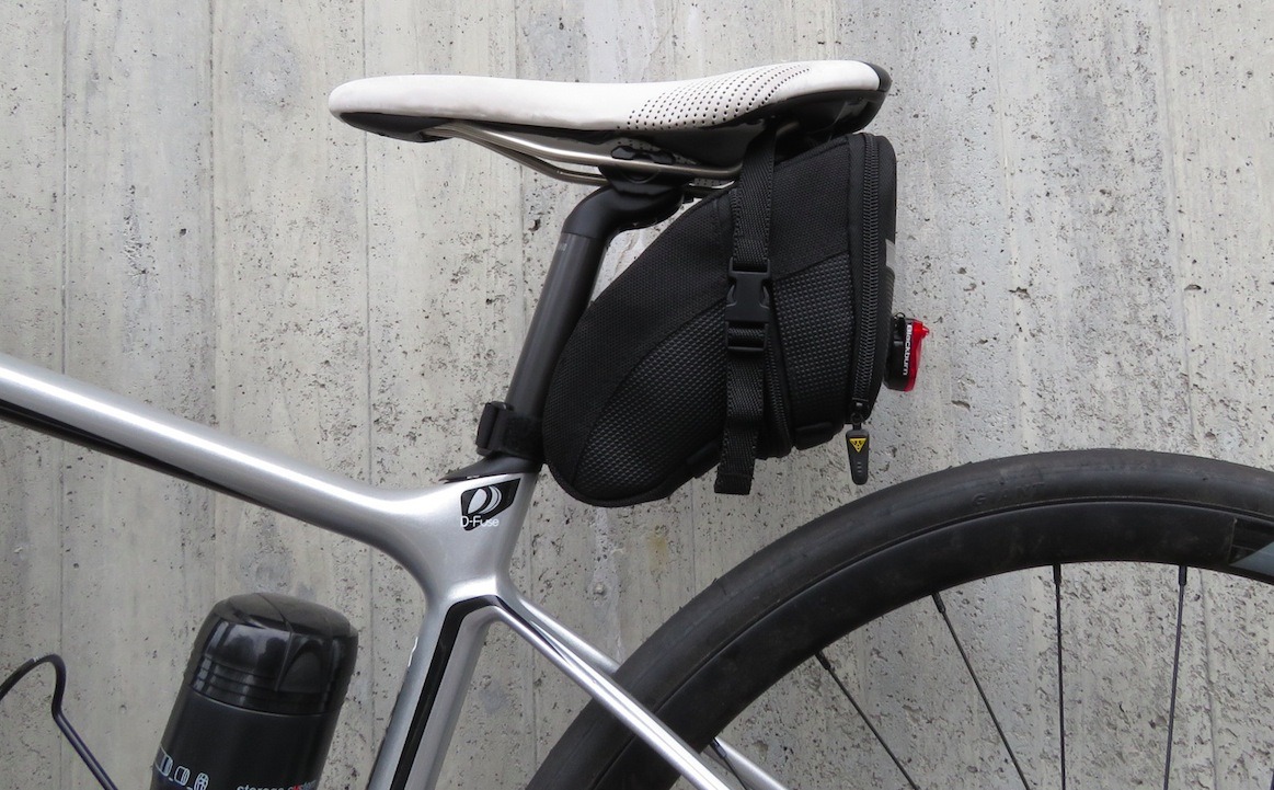 津々見友彦の6輪生活 ロングツーリングにトピークの大型サドルバッグ エアロウェッジパック Cycle やわらかスポーツ情報サイト