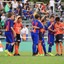 泣き崩れる大宮チームを励ますバルセロナの選手…国境を越えたスポーツマンシップに賞賛の声 画像