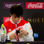 【動画】錦織圭、コカ・コーラの『リボンボトル』に夢中！ 画像