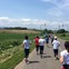 iPhone壁紙「青い池」の美瑛町を走るヘルシーマラソン…増田明美がハイタッチ