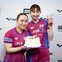 伊藤美誠、早田ひなへ25歳の誕生日サプライズで満面笑顔　“みまひな”ペアのダブルス復活戦はインドペアに逆転勝ち【卓球・USスマッシュ】