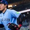 【MLB】「岡本和真は魔術師だ」前進守備で強烈ゴロを“鮮やか”横っ飛び好プレー、ゲレーロJr.が笑顔で称賛　打撃では貴重な同点犠飛も
