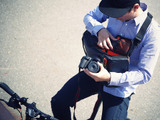 自転車乗りのための専用カメラバッグ「バイシクルスリングバッグ」発売