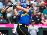 【MLB】マリナーズ主砲ローリー、再び1試合2発“20号21号”でジャッジをリード　米記者驚愕の57本ペース「捕手最多記録を楽々更新する」