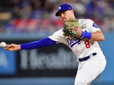 【MLB】ド軍始球式にサッカー界のレジェンド登場で大歓声「2人のスポーツ界のスター」　キケ相手のノーバウンド投球とユニ交換に熱視線