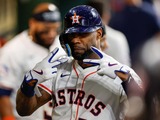 【MLB】ドジャース、元同僚ヘイワードに「チャンピオンリング贈呈」　“親友”フリーマンらと笑顔の抱擁、6球団渡り歩き……今季パドレス移籍も戦力外に