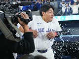 【MLB】マルチ安打の岡本和真、ゲレーロJr.から「水ザバー！」でメジャーの洗礼　“サヨナラ機演出”で開幕戦勝利に貢献